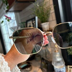 Elegant Gold Frame Sunglasses
